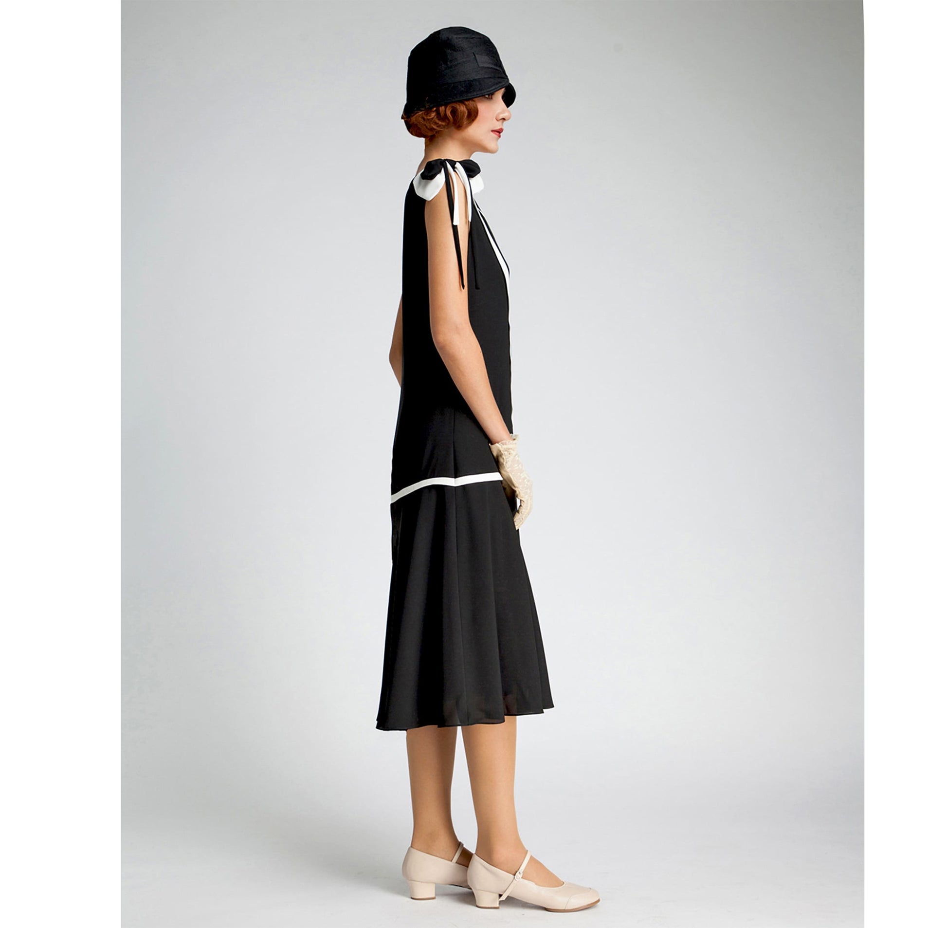 Black art deco inspired dress with off-white details with round neckline. The 1920s dress can be worn as Great Gatsby dress or flapper party dress.