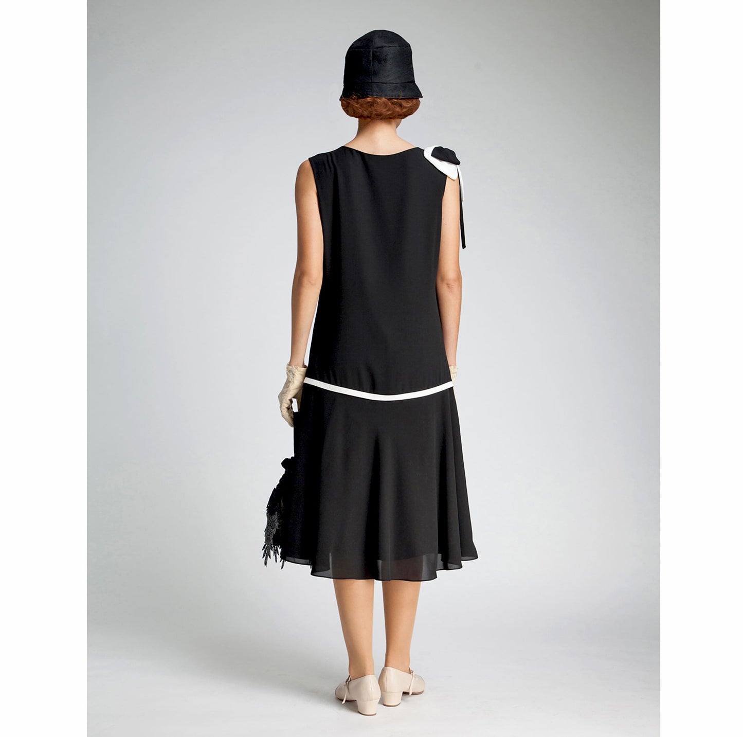 1920s dress made of black chiffon with off-white details
