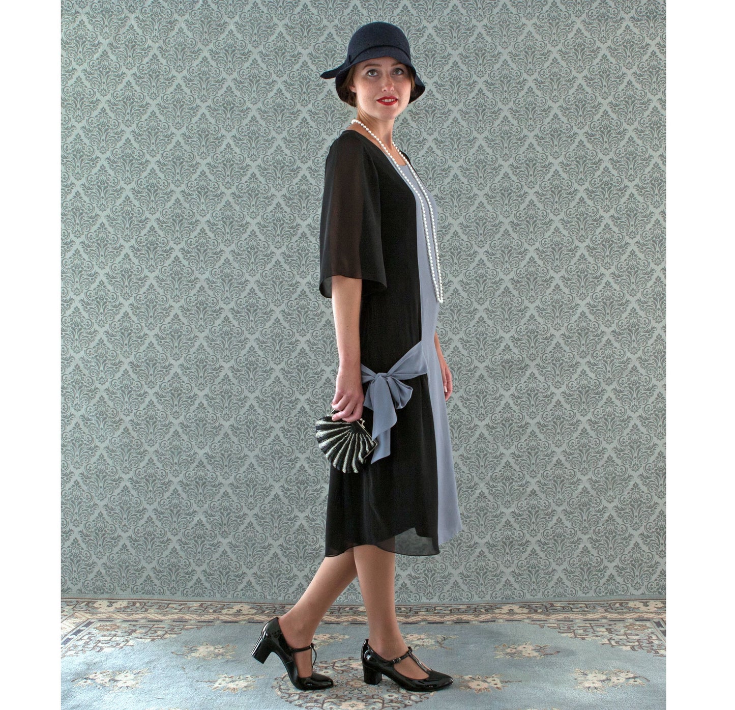 Black and grey Roaring 20s dress with sleeves