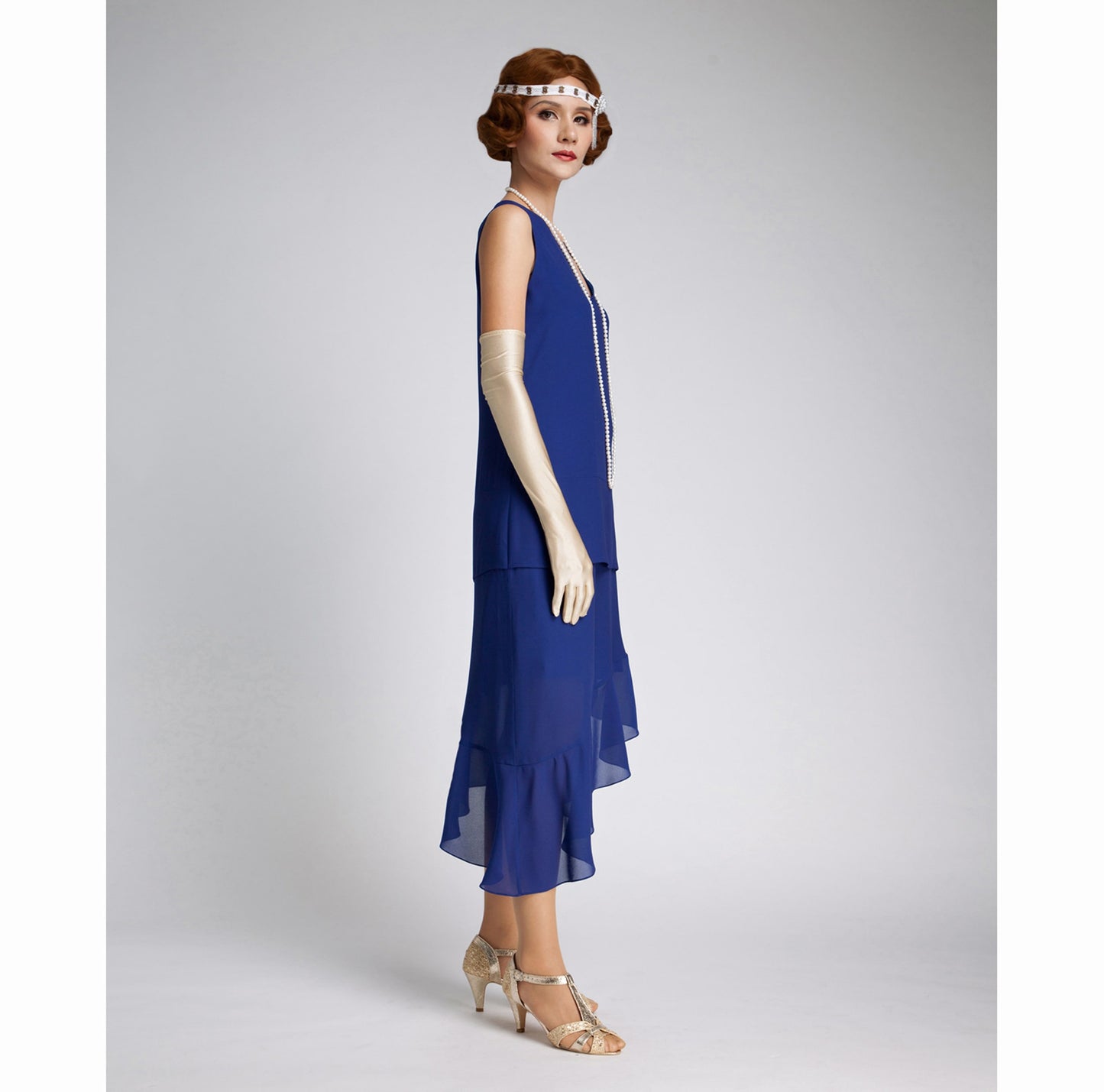 Dark blue 1920s formal dress with asymmetrical skirt. The robe années can be worn as Great Gatsby dress, flapper dress or Lady Mary dress.