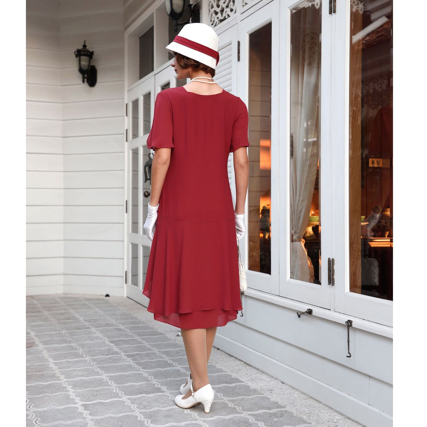 1920s dress in maroon red with sweetheart neckline