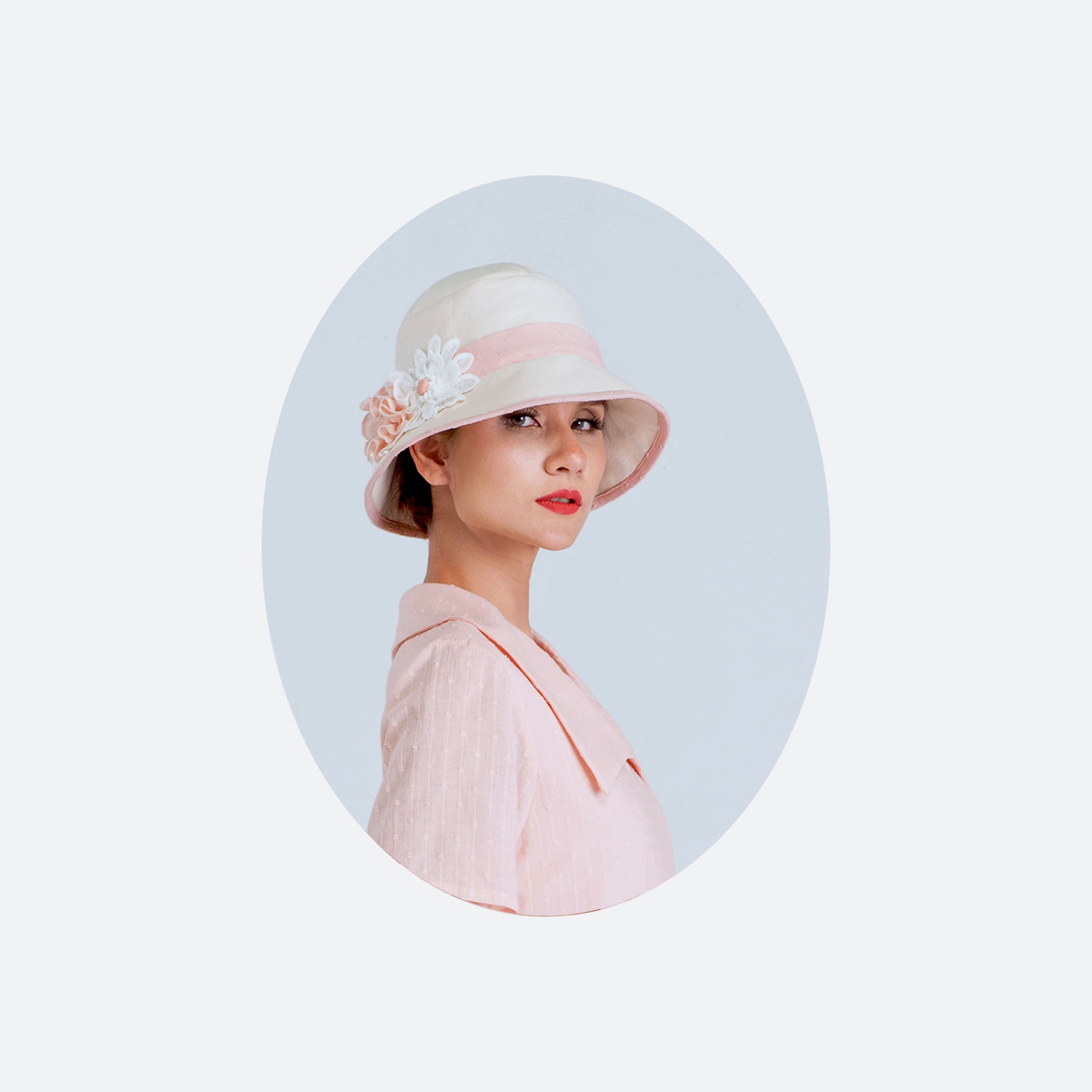 Cloche hat in natural cotton and peach trims – LaVieDelight display picture 1