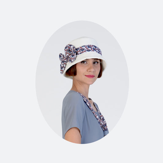 Cute cloche hat in off-white cotton and floral print in red/white/blue