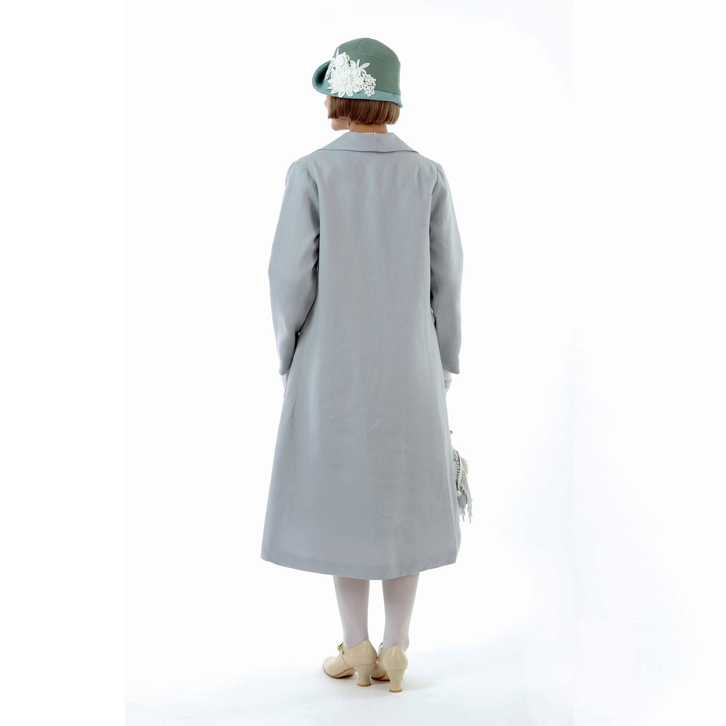 Simple and relaxed 1920s summer linen coat in light grey