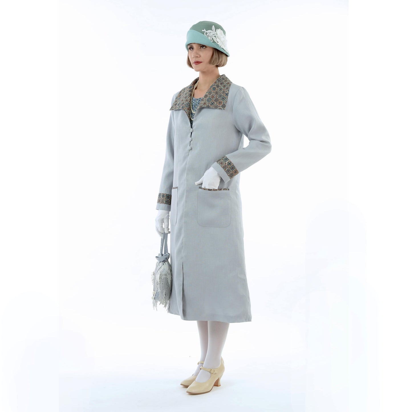 1920s-inspired linen day coat in grey with button closure
