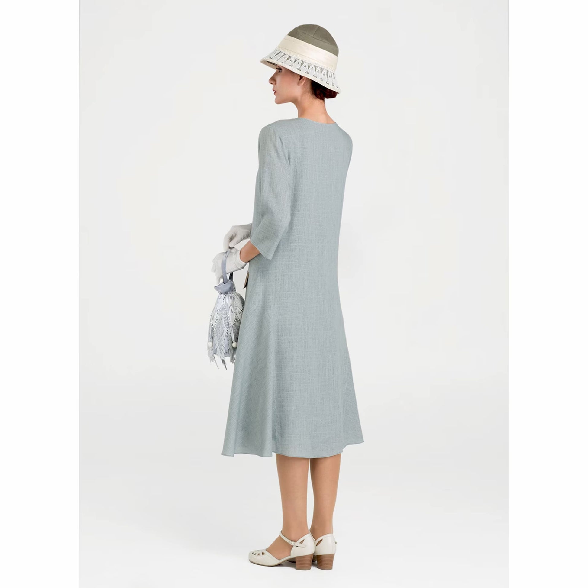Roaring twenties dress in grey quality linen and with 3/4 sleeves. Can be worn as a Great Gatsby dress, 1920s tea dress or an Art Deco dress.