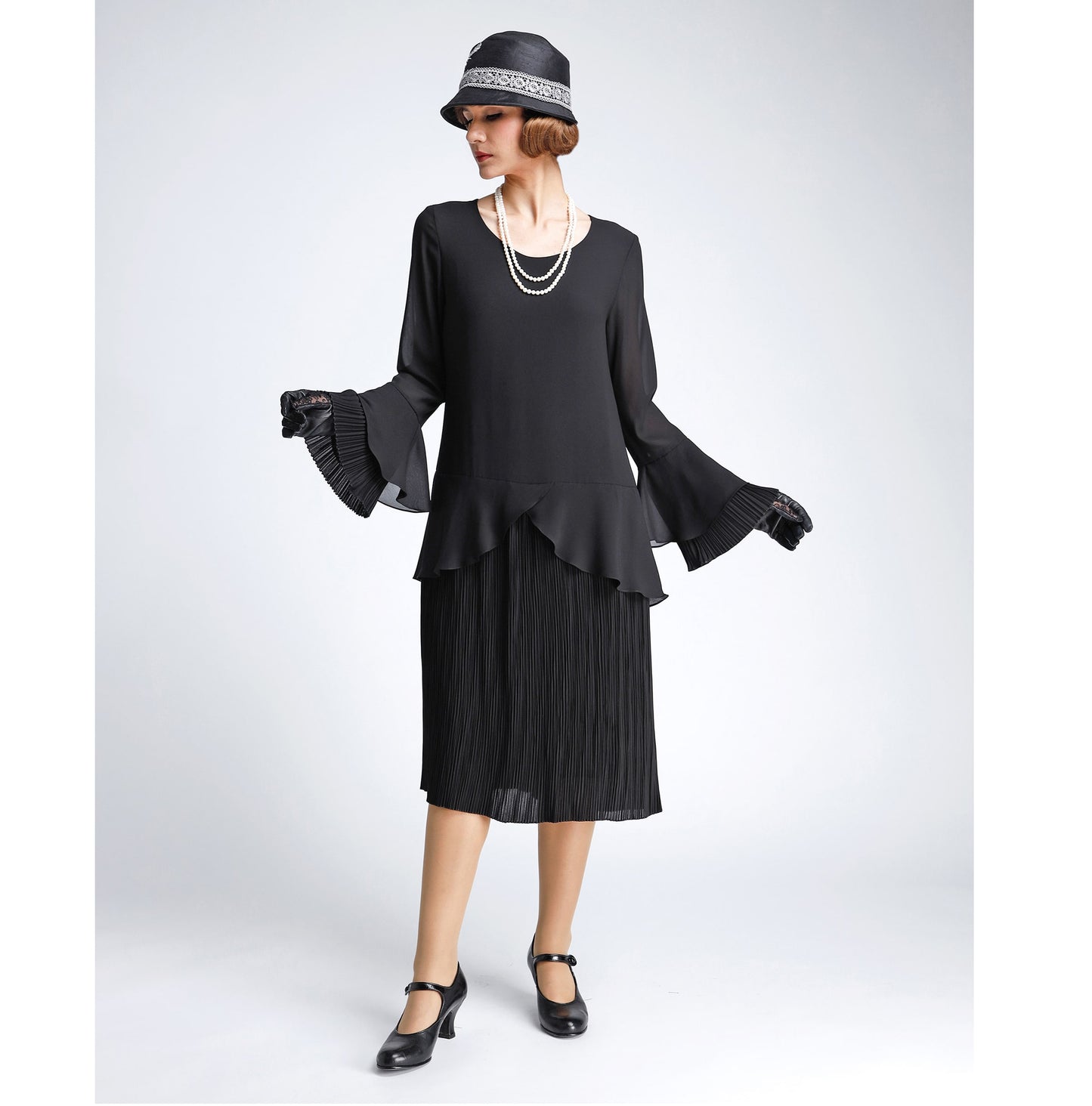 Elegant 1920s dress in black with plisse pleats and two layered cuff