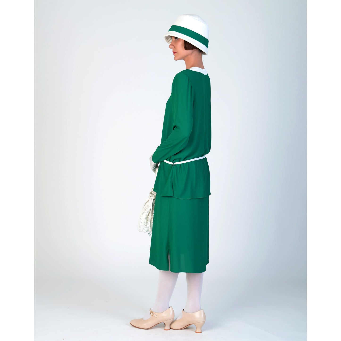 Green 2-piece 1920s ensemble with off-white details. The 1920s reproduction dress can be worn as Great Gatsby day dress or 1920s high tea dress.