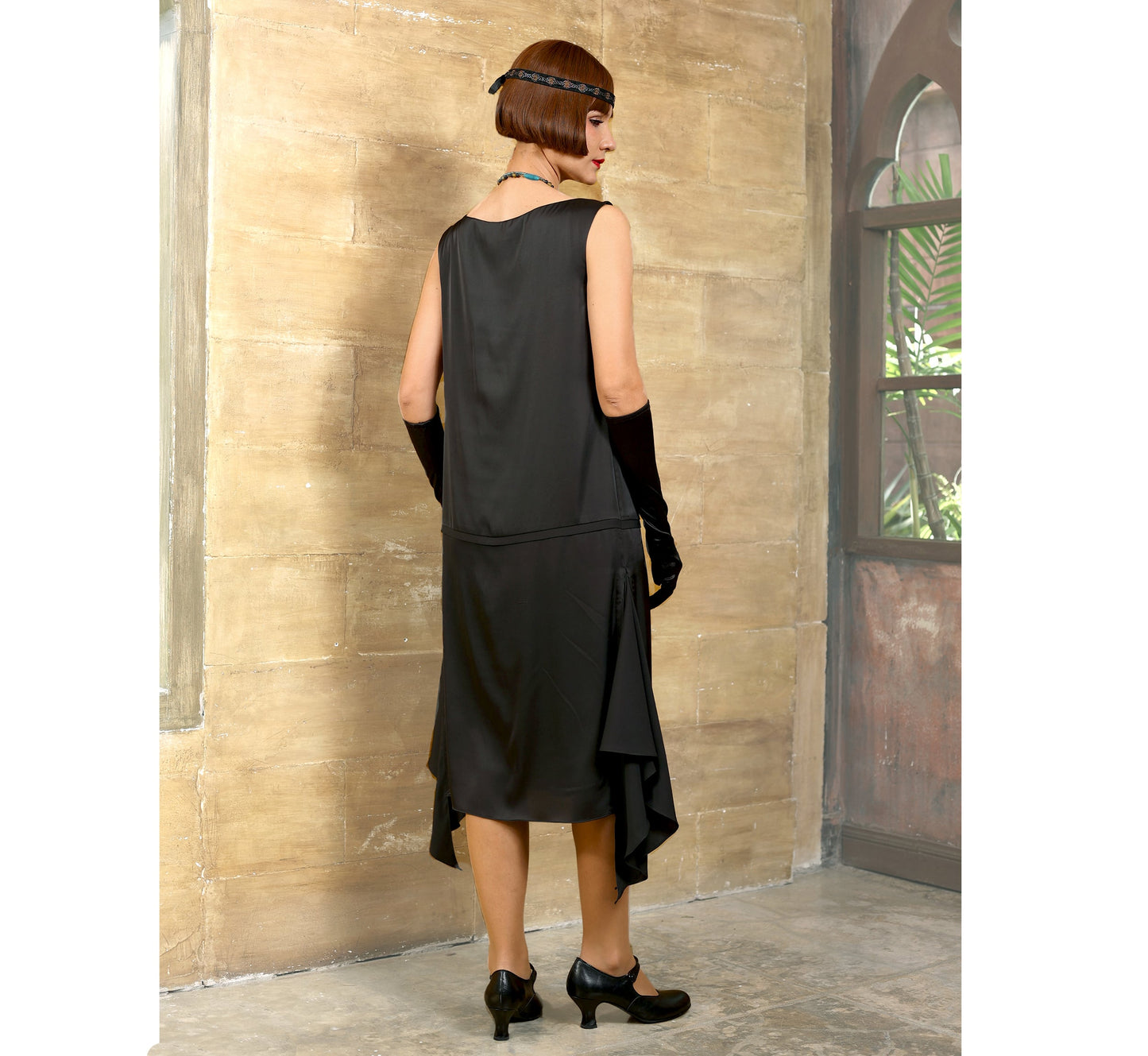 1920s Great Gatsby party dress made of black satin fabric