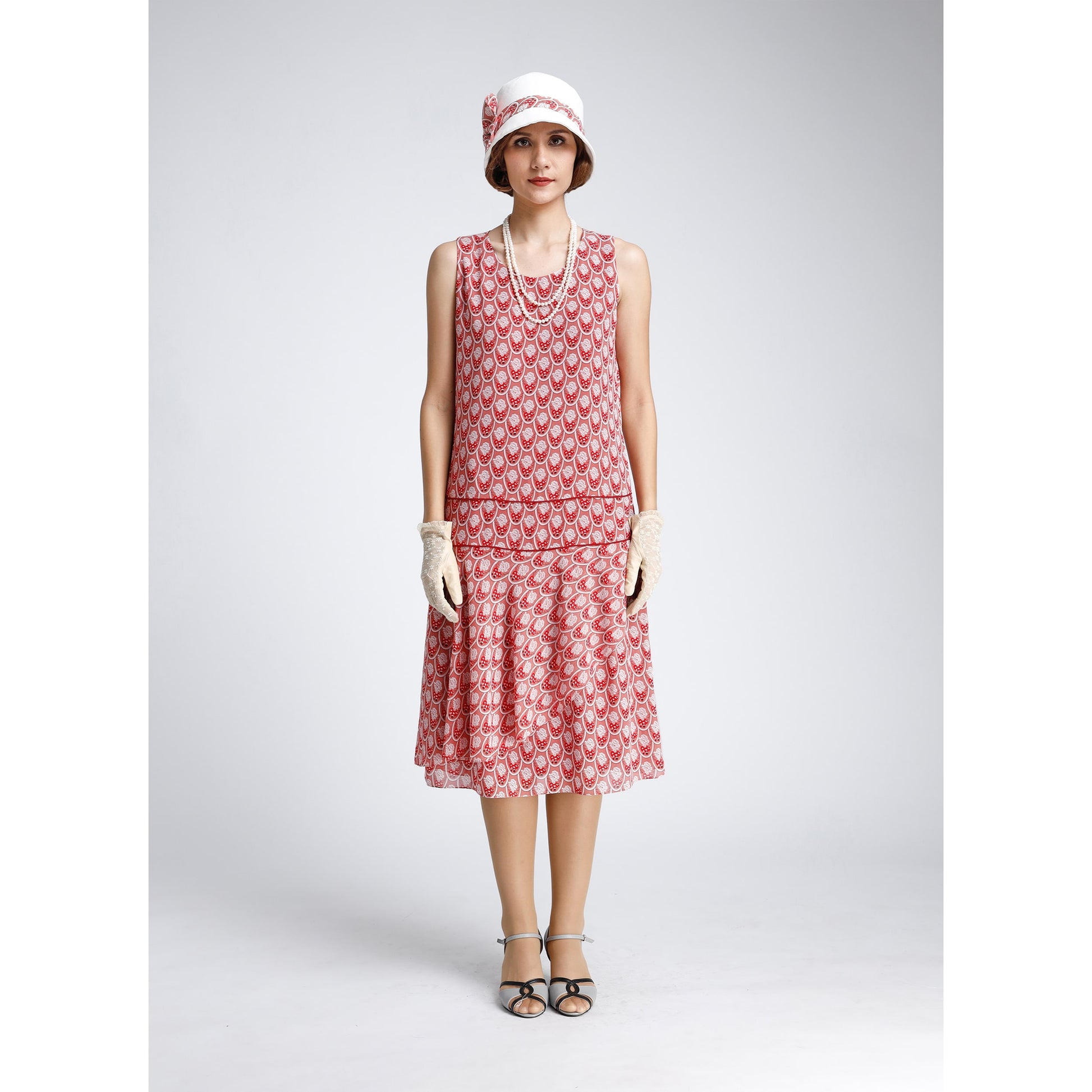 Red chiffon flapper day dress with deco print and a ruffled skirt. The 1920s dress can be worn as Great Gatsby dress, flapper dress or 20s high tea dress.