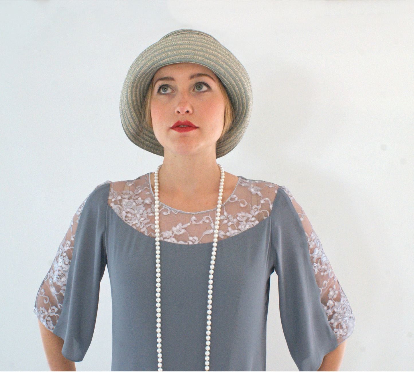 Grey Great Gatsby dress with elbow-length sleeves