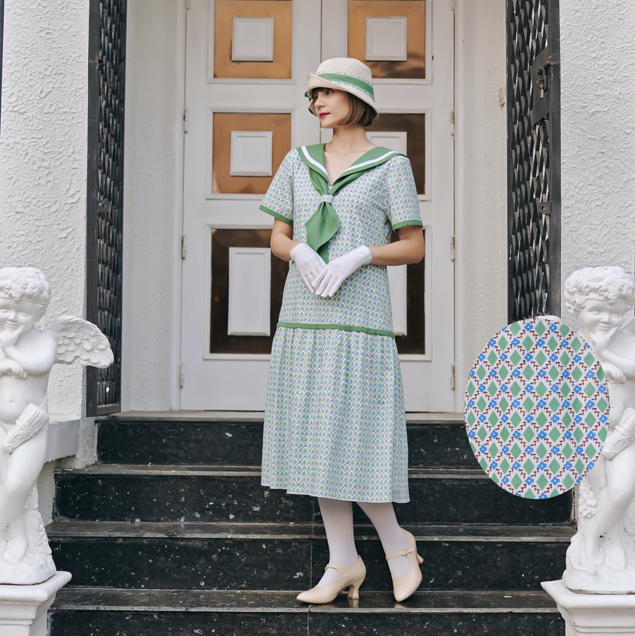 Printed green cotton 1920s dress with a sailor collar Printed green cotton 1920s dress with a sailor collar