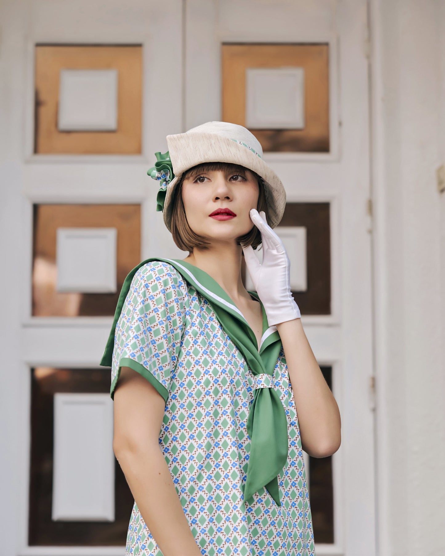 Printed green cotton 1920s dress with a sailor collar