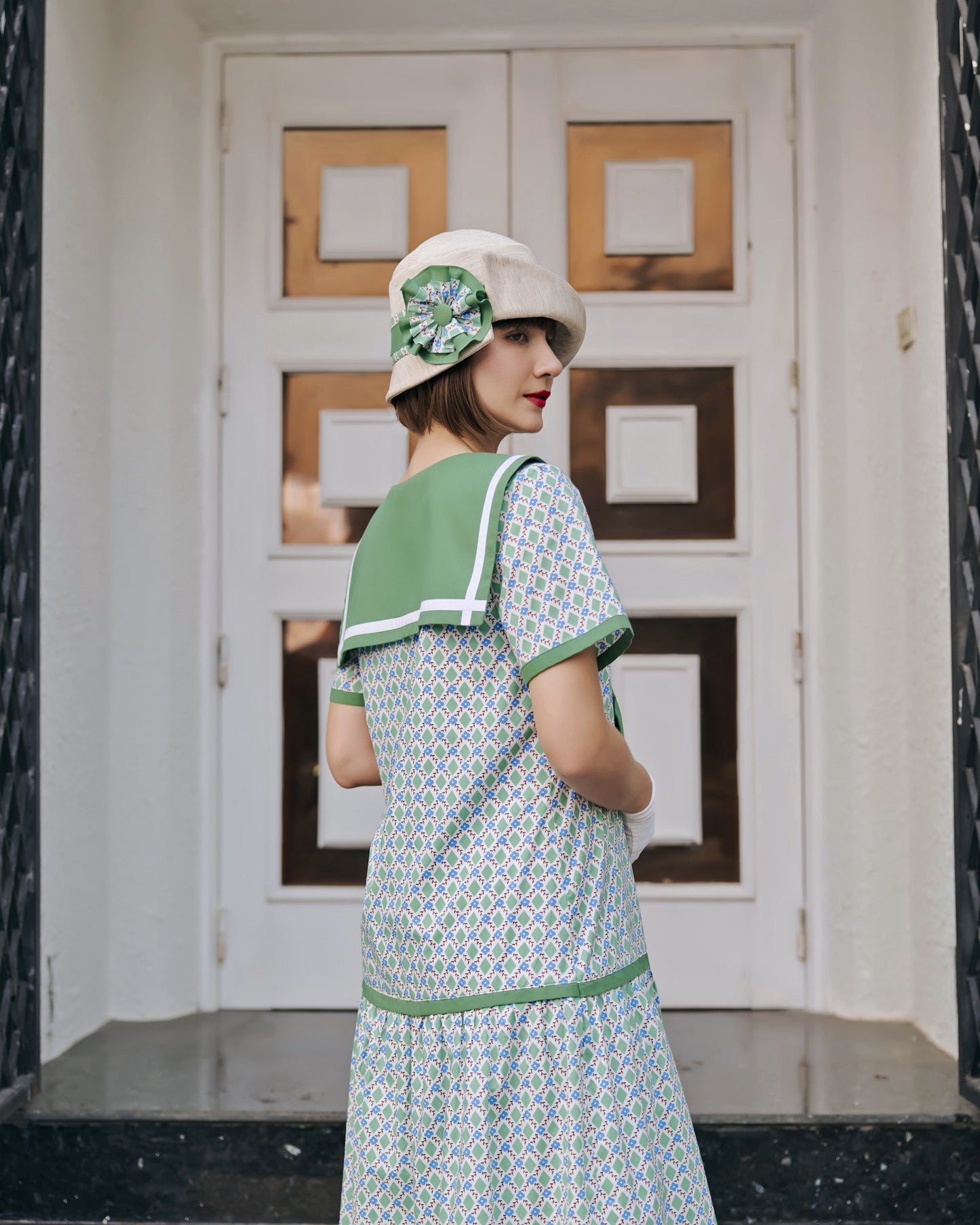 Printed green cotton 1920s dress with a sailor collar