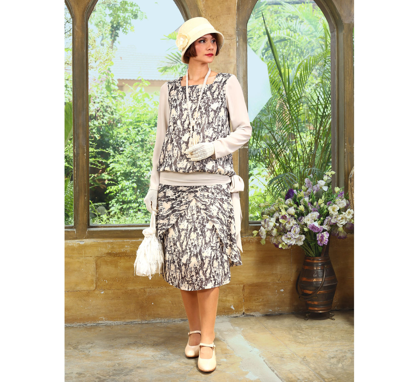 1920s two-piece outfit in printed black and linen colored chiffon