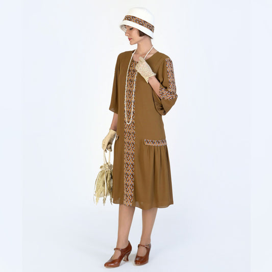 1920s-inspired brown Gatsby dress with elbow sleeves - a vintage-inspired Roaring Twenties dress