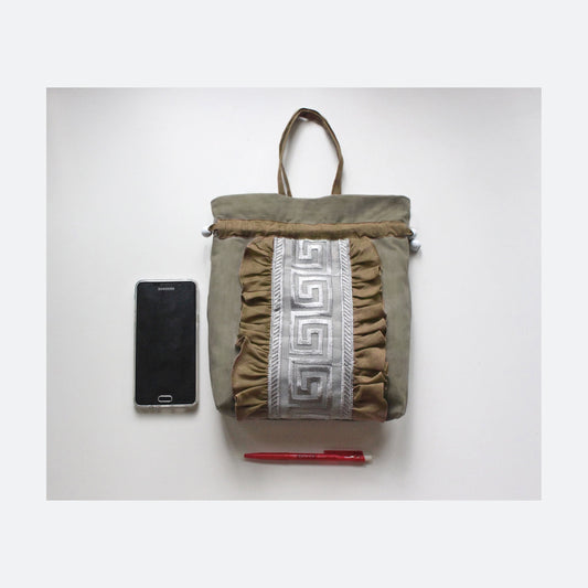 1920s drawstring wristlet made of cotton canvas in taupe green. Can be used as flapper bag, Great Gatsby party bag or Downton Abbey bag