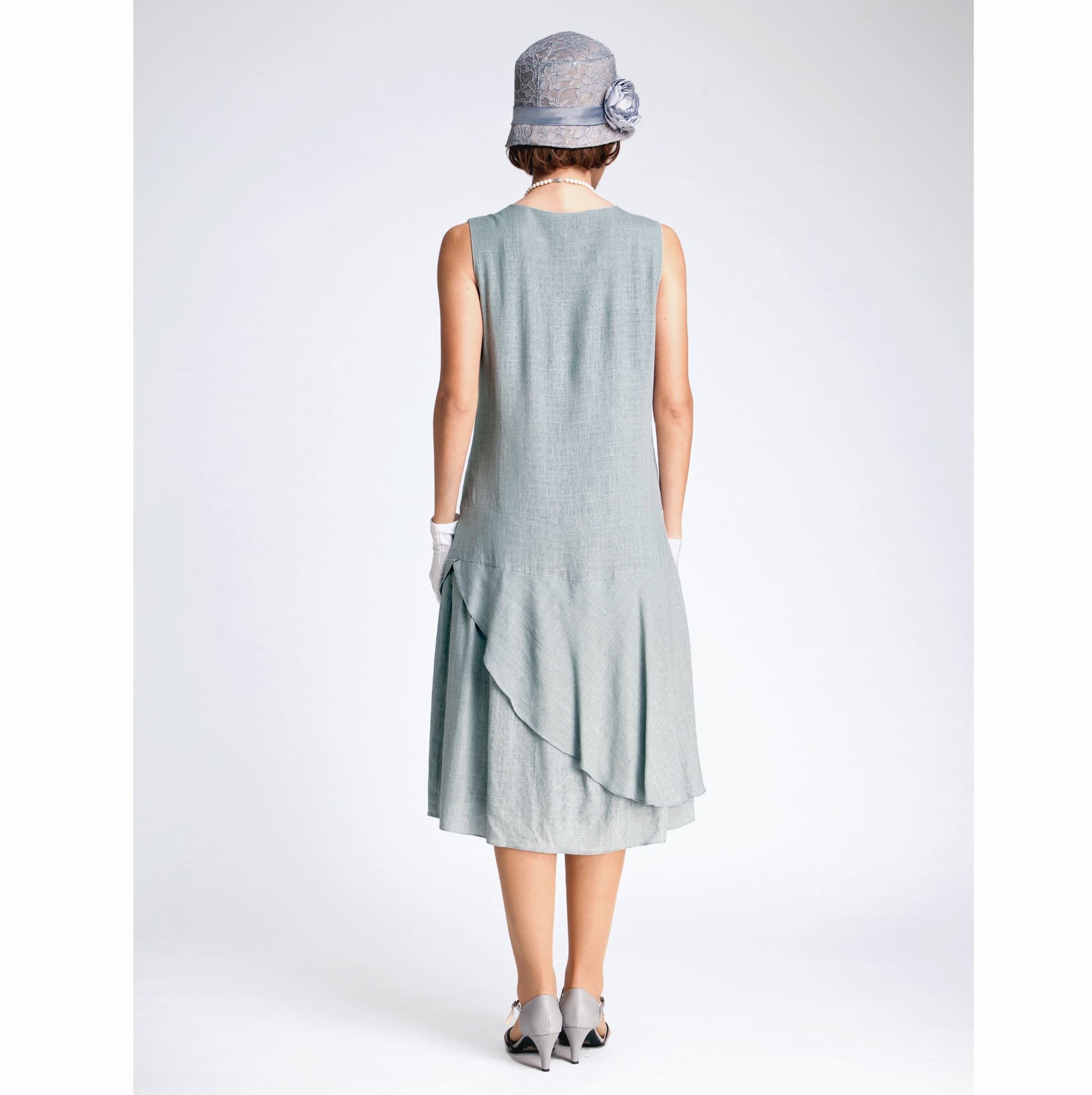 1920s day dress made of 100% linen fabric in light slate. The robe années 20, or Great Gatsby dress, is a nice 1920s tea dress