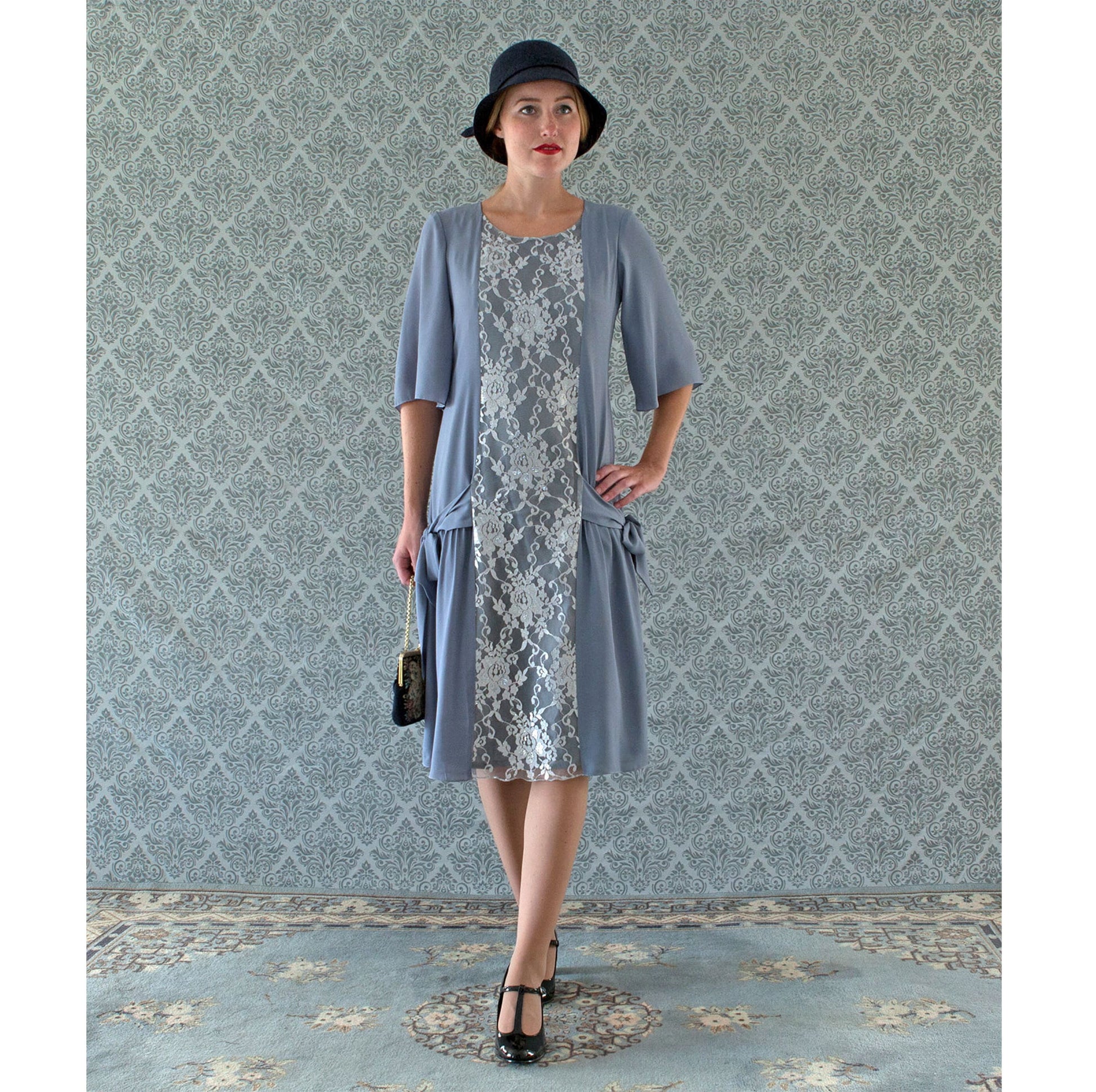 silver great gatsby dress This shimmery, silver, and exotic dress simply screams the fashion from the Great Gatsby. The added touch of the fur with a matching jeweled headband ties the whole outfit into place for