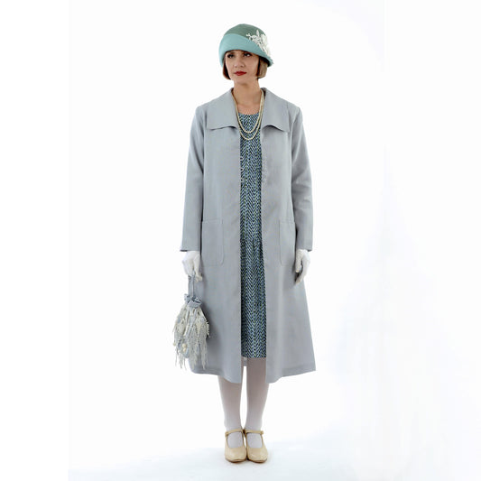 Simple and relaxed 1920s summer linen coat in light grey