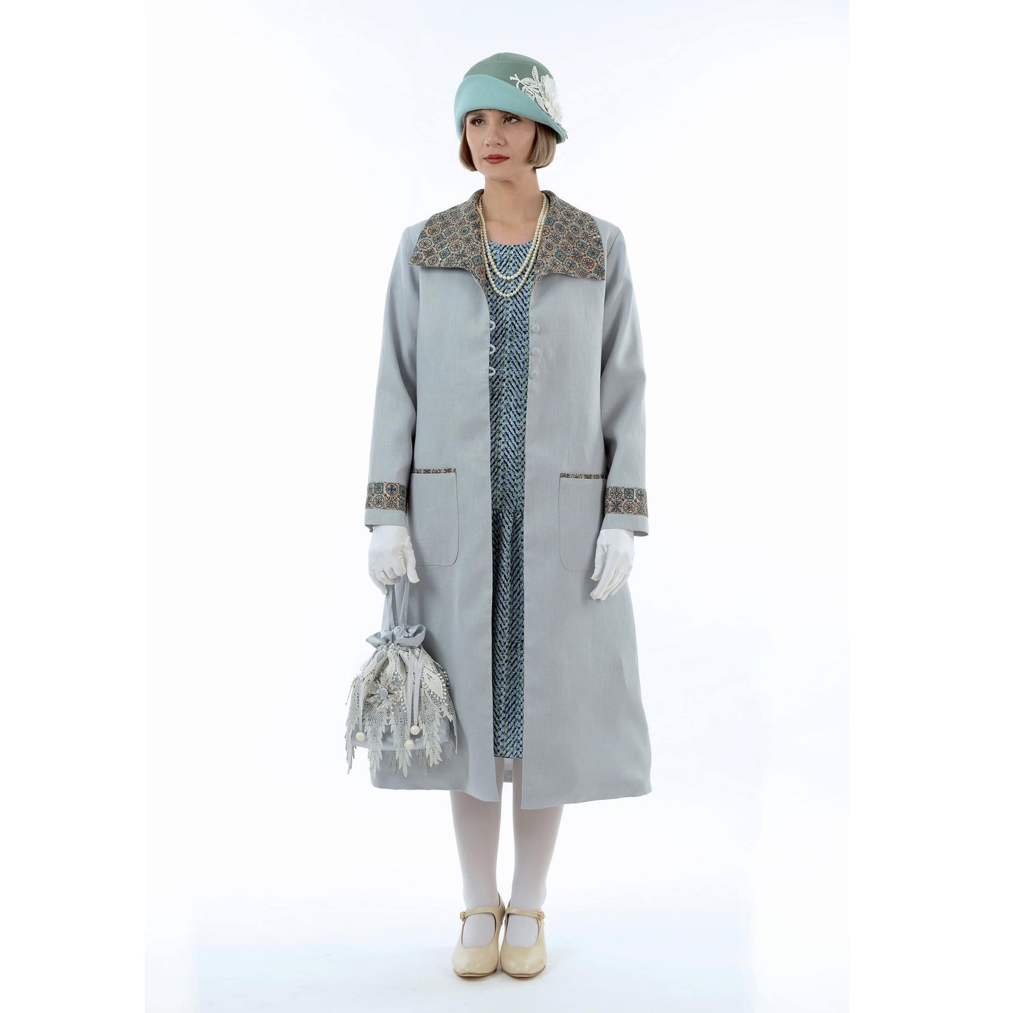 1920s-inspired linen day coat in grey with button closure