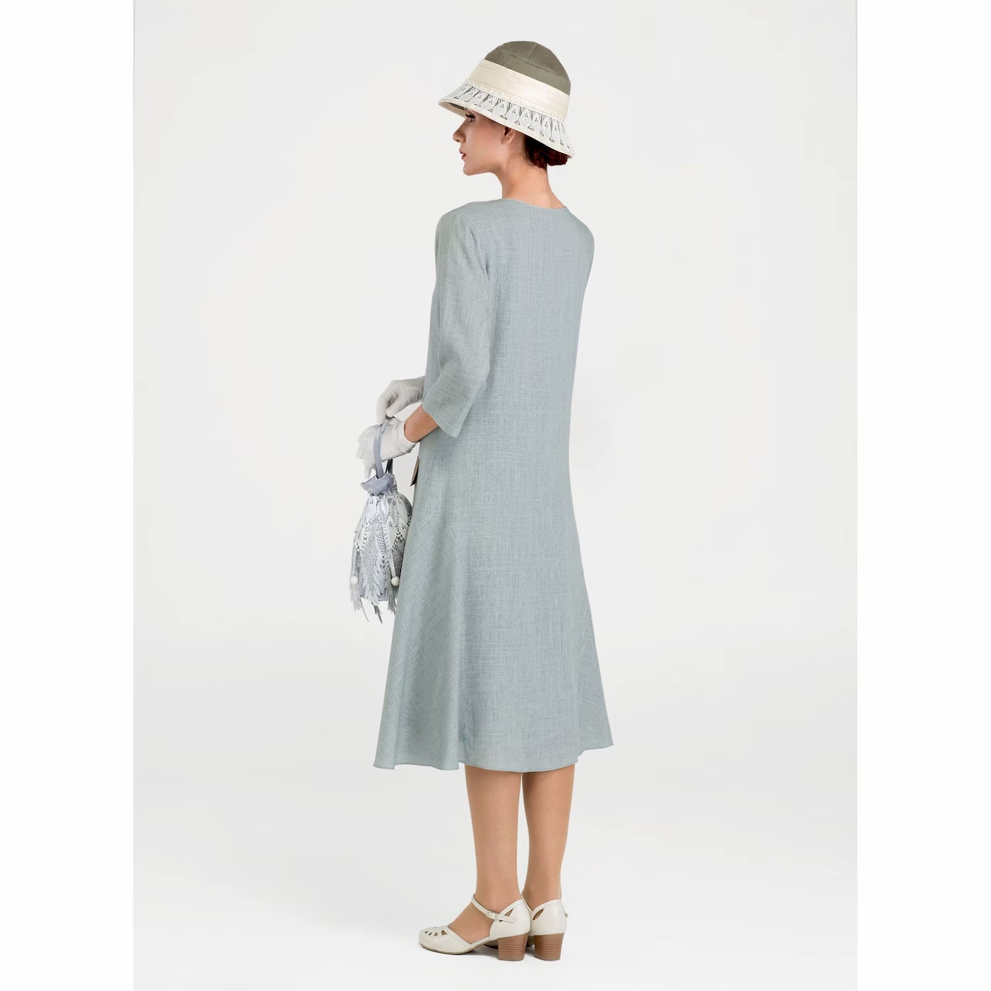 Roaring twenties dress in grey quality linen and with 3/4 sleeves. Can be worn as a Great Gatsby dress, 1920s tea dress or an Art Deco dress. 