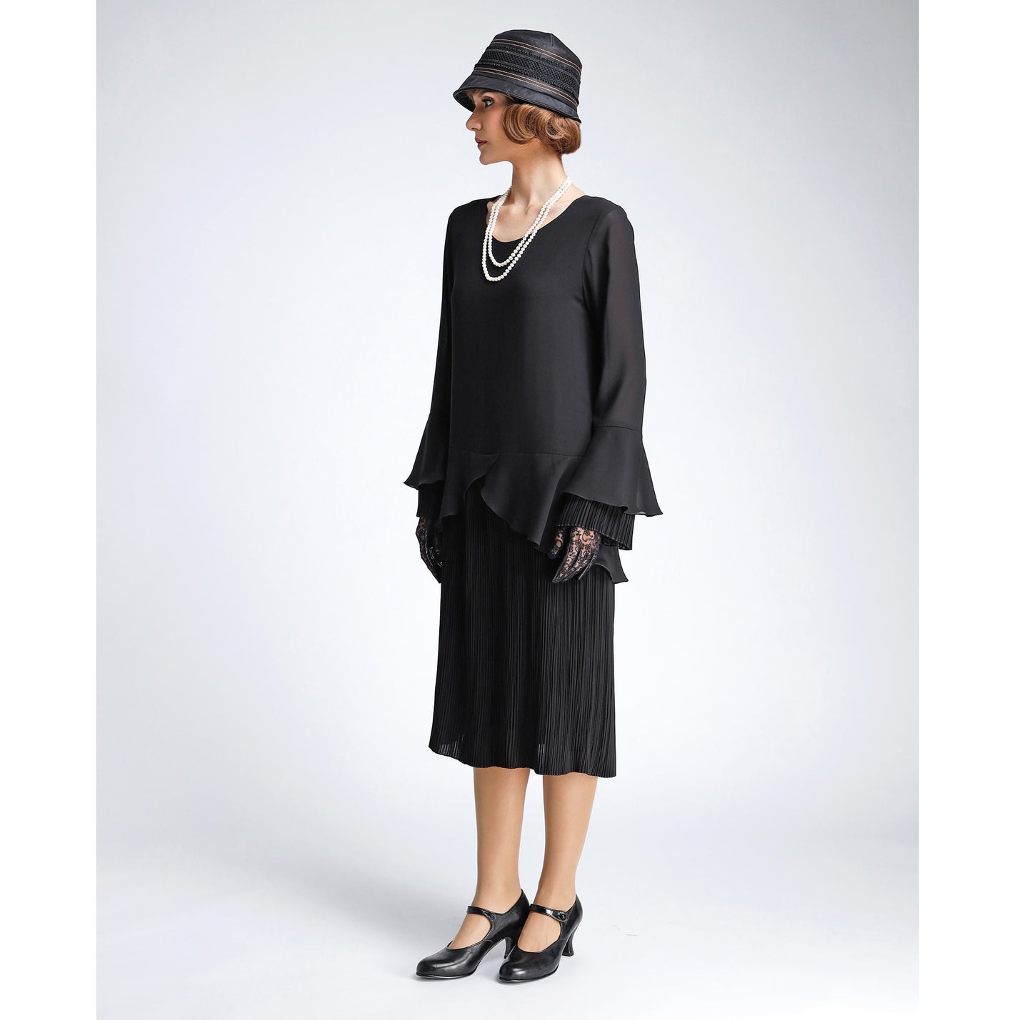 Elegant 1920s dress in black with plisse pleats and two layered cuff