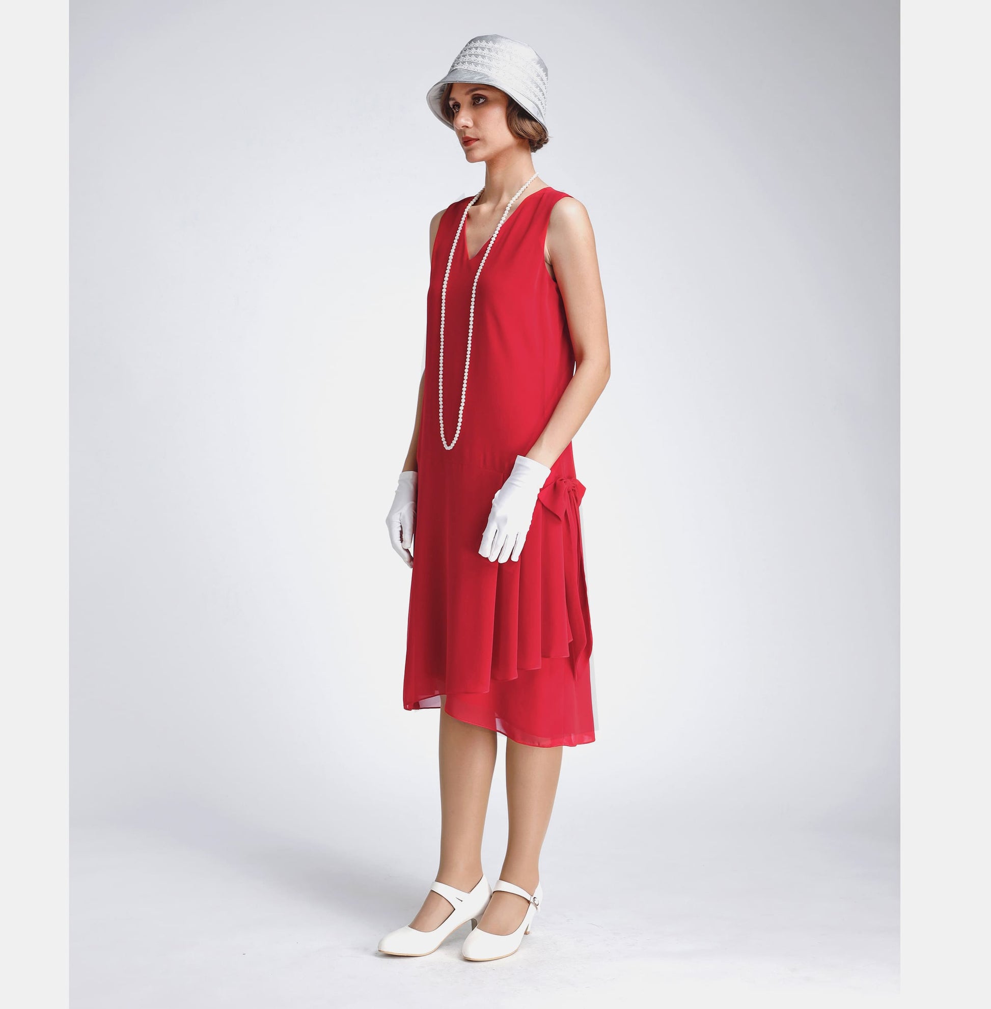 Red chiffon 1920s dress with a drape and bow. The 1920er kleider can be worn as a flapper dress, roaring 20s tea dress or Downton Abbey dress.