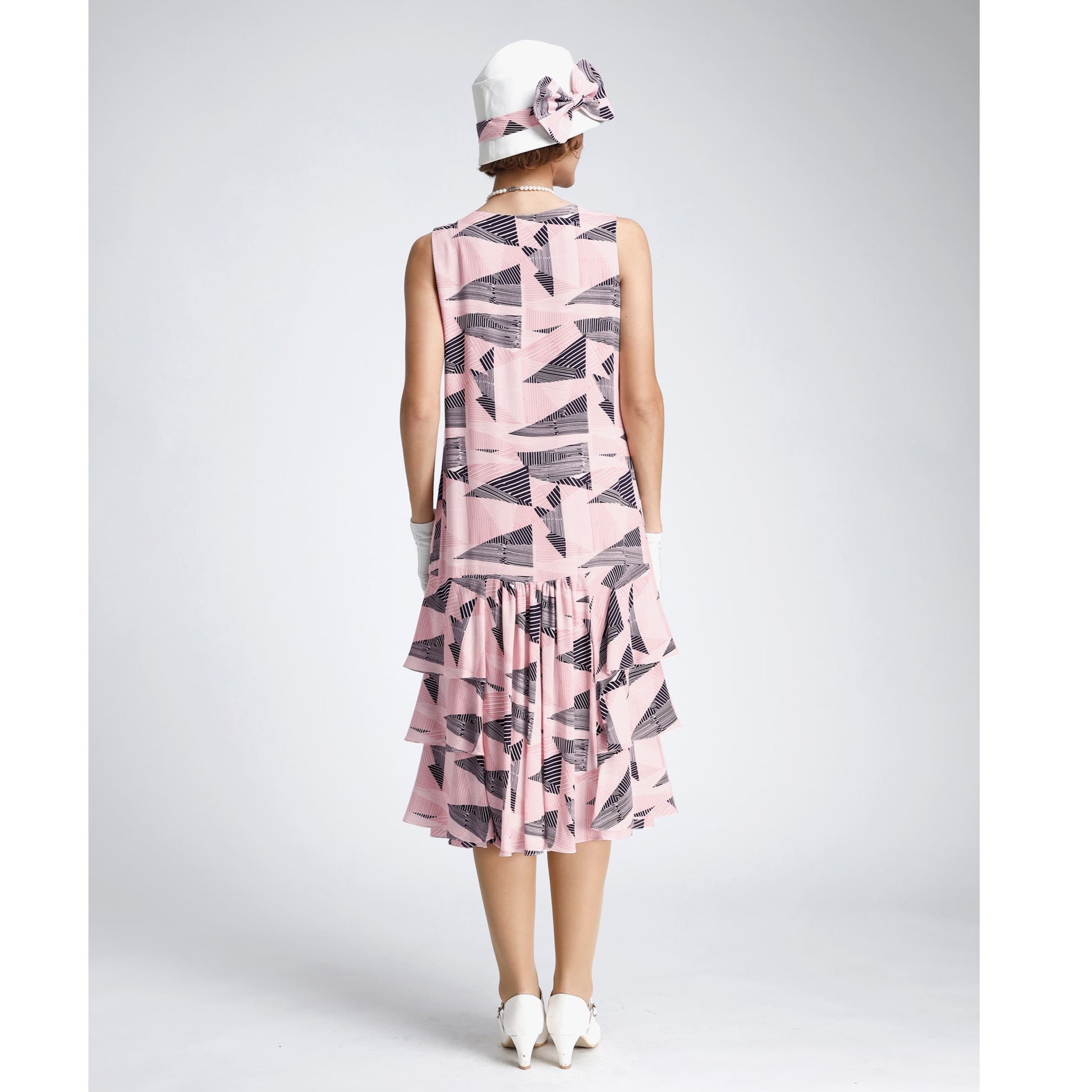 1920s dress with a tiered skirt in pink and black. This roaring 20s fashion robe can be worn as a Great Gatsby dress, a flapper dress or 1920s high tea dress.