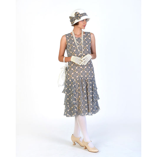 Off-white cotton 1920s hat with beige printed ribbon in tile pattern. The cloche can be worn as Great Gatsby hat, Downton Abbey hat or flapper hat.