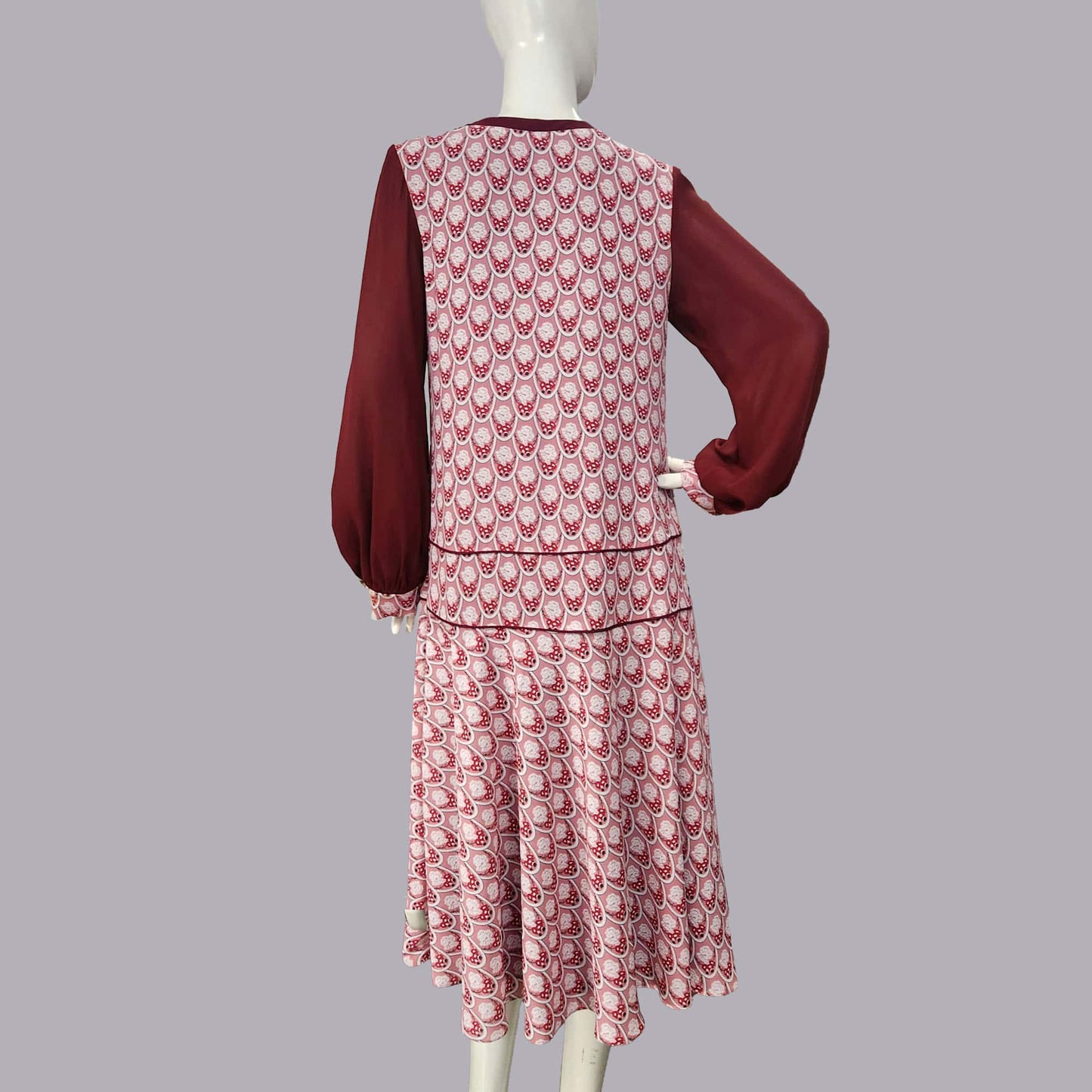 1920s dress in red Art Deco print and maroon red contrasting details