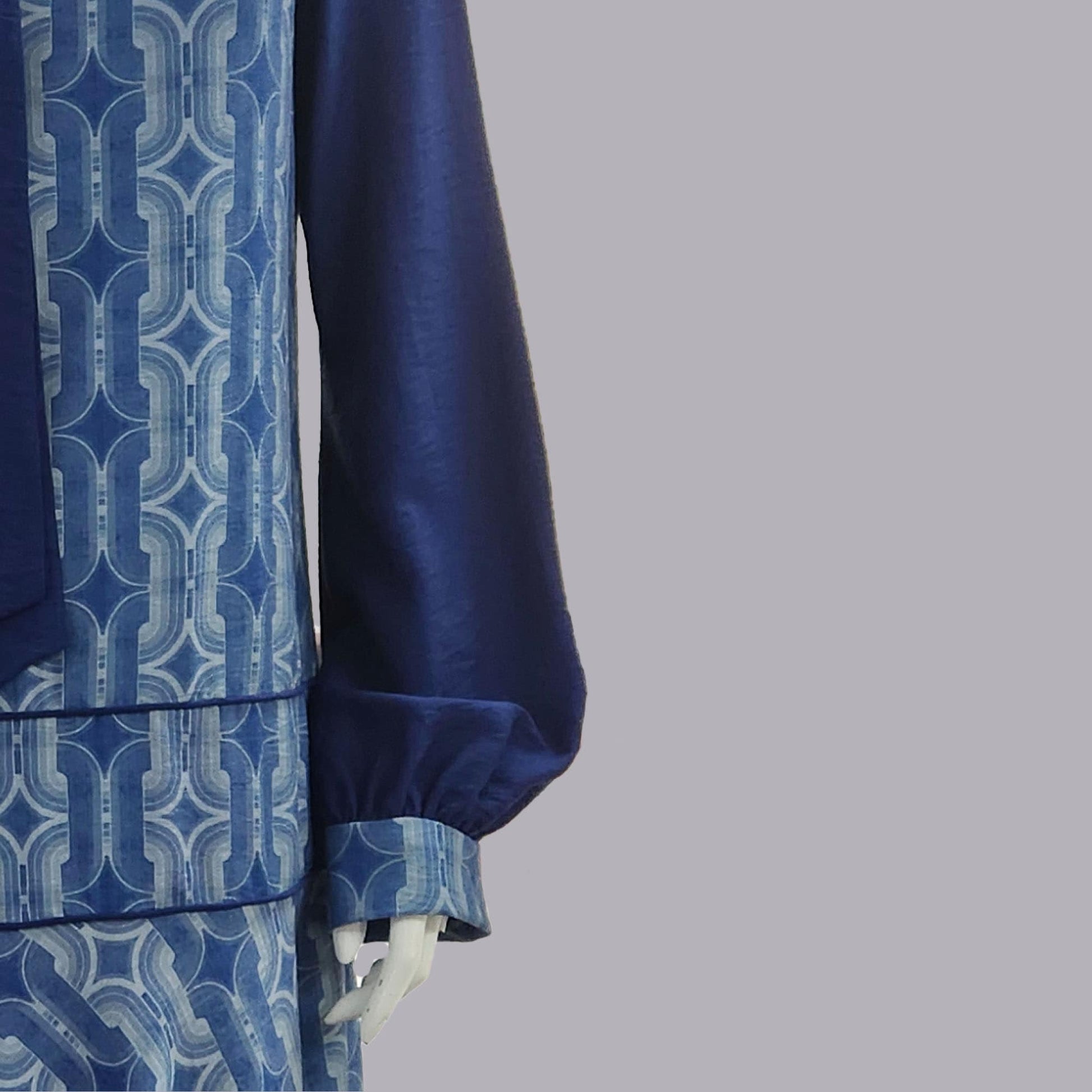 Art Deco dress in blue rayon blend with flowing drop-waist silhouette Art Deco dress in blue rayon blend with flowing drop-waist silhouette