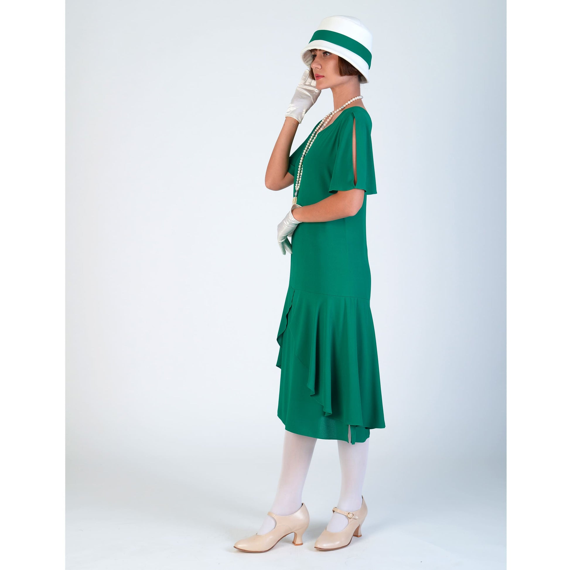 Green chiffon Great Gatsby dress with sweetheart neckline. The 1920s dress or flapper can be worn as a Charleston dress or Downton Abbey dress 