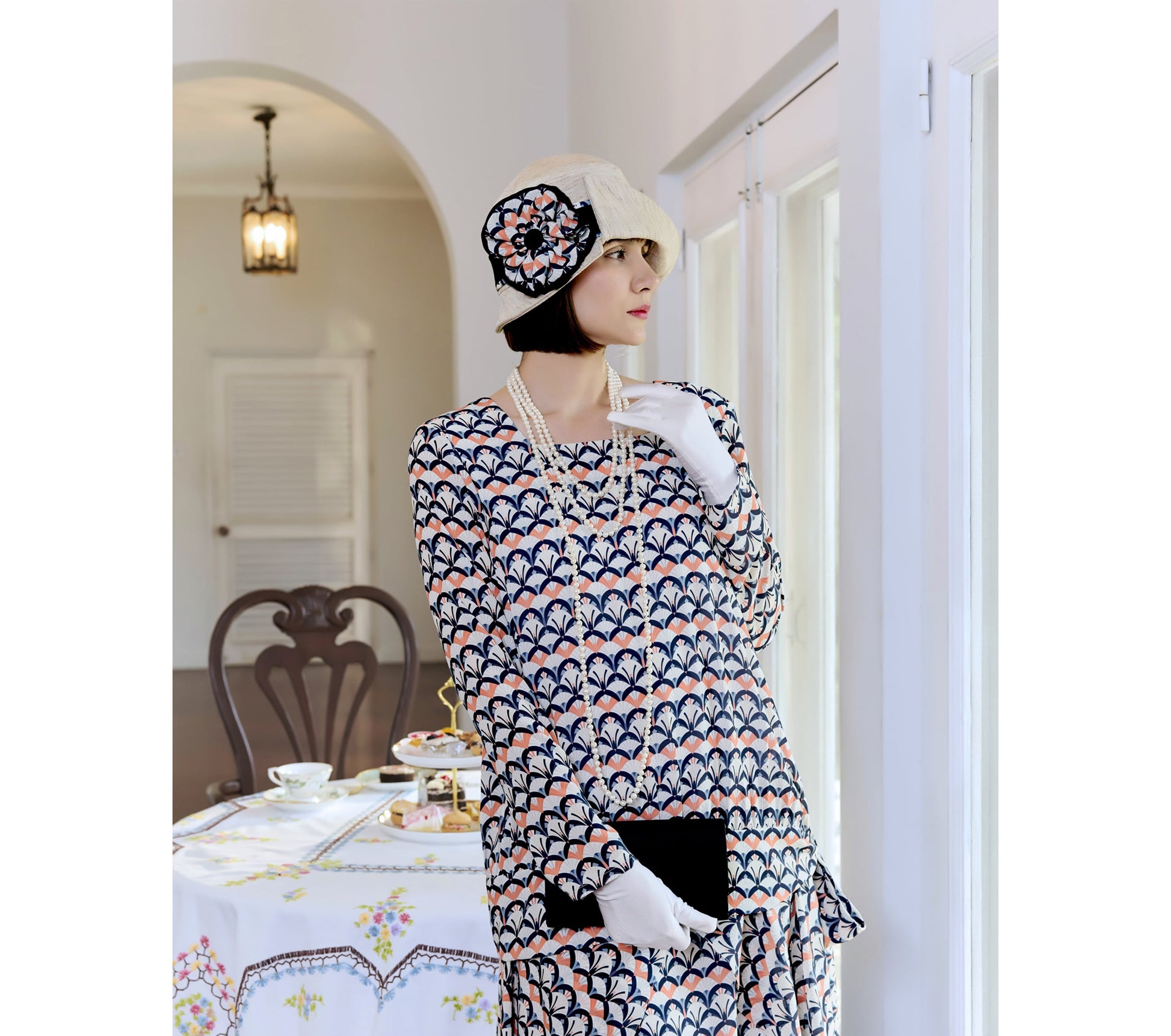 1920s-inspired 2-piece chiffon Art Deco dress with long sleeves 1920s-inspired 2-piece chiffon Art Deco dress with long sleeves