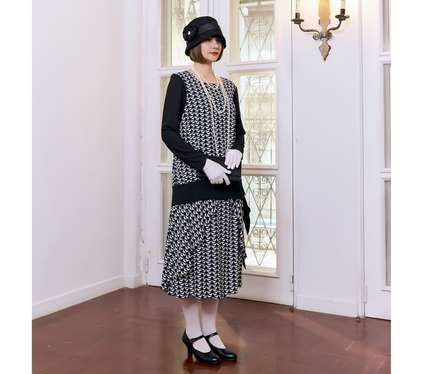 Black and white 2-piece 1920s dress with long sleeves