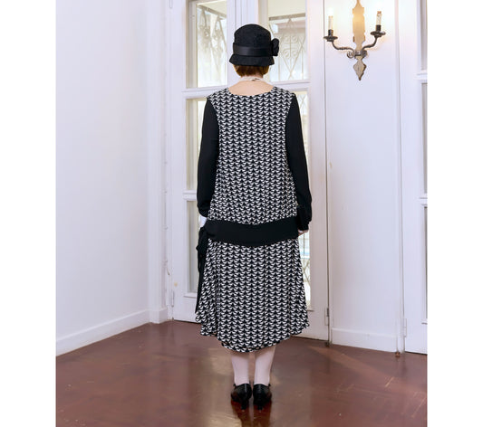 CLEARANCE: Black & white 2-piece 1920s dress with long sleeves