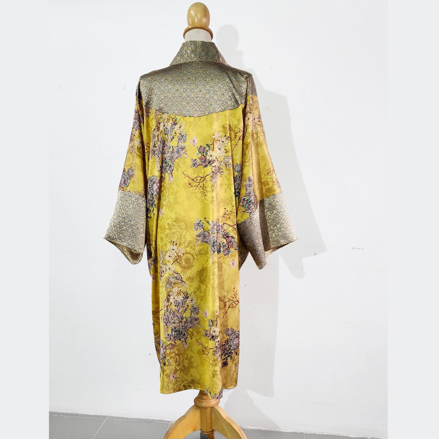 1920s loungewear inspired kimono robe in printed yellow satin