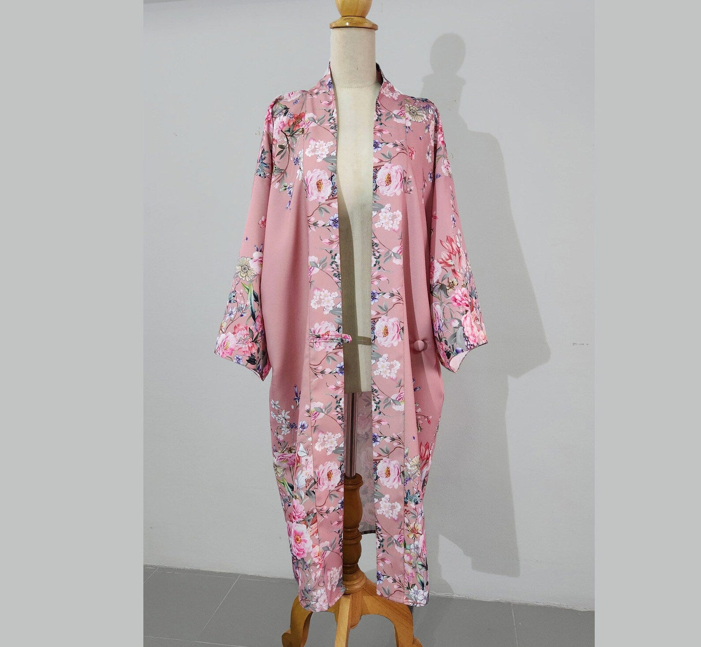 Mauve pink Japanese style and 1920s-inspired loungewear