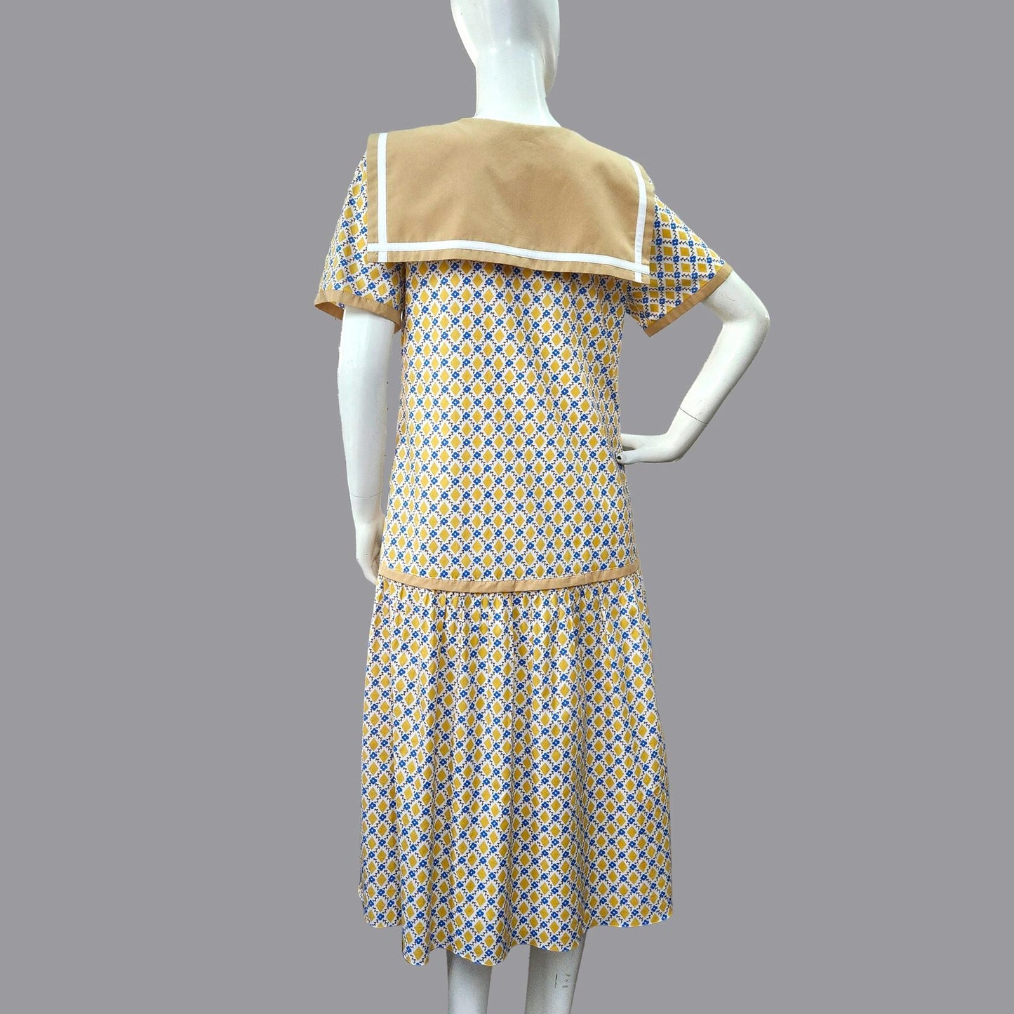Printed green cotton 1920s dress with a sailor collar